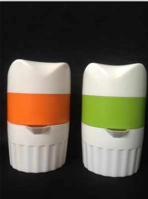 家庭好帮手 厂家直销手动榨汁机与小五金日用百货